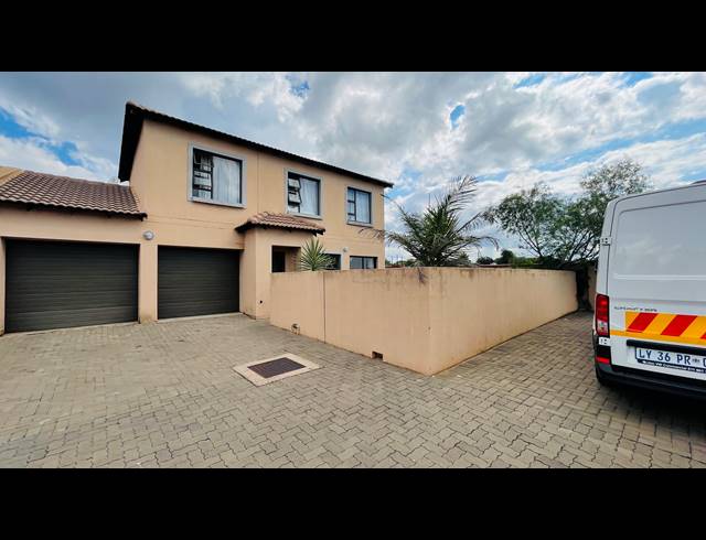 3 BEDROOM TOWNHOUSE FOR SALE IN MONTANA